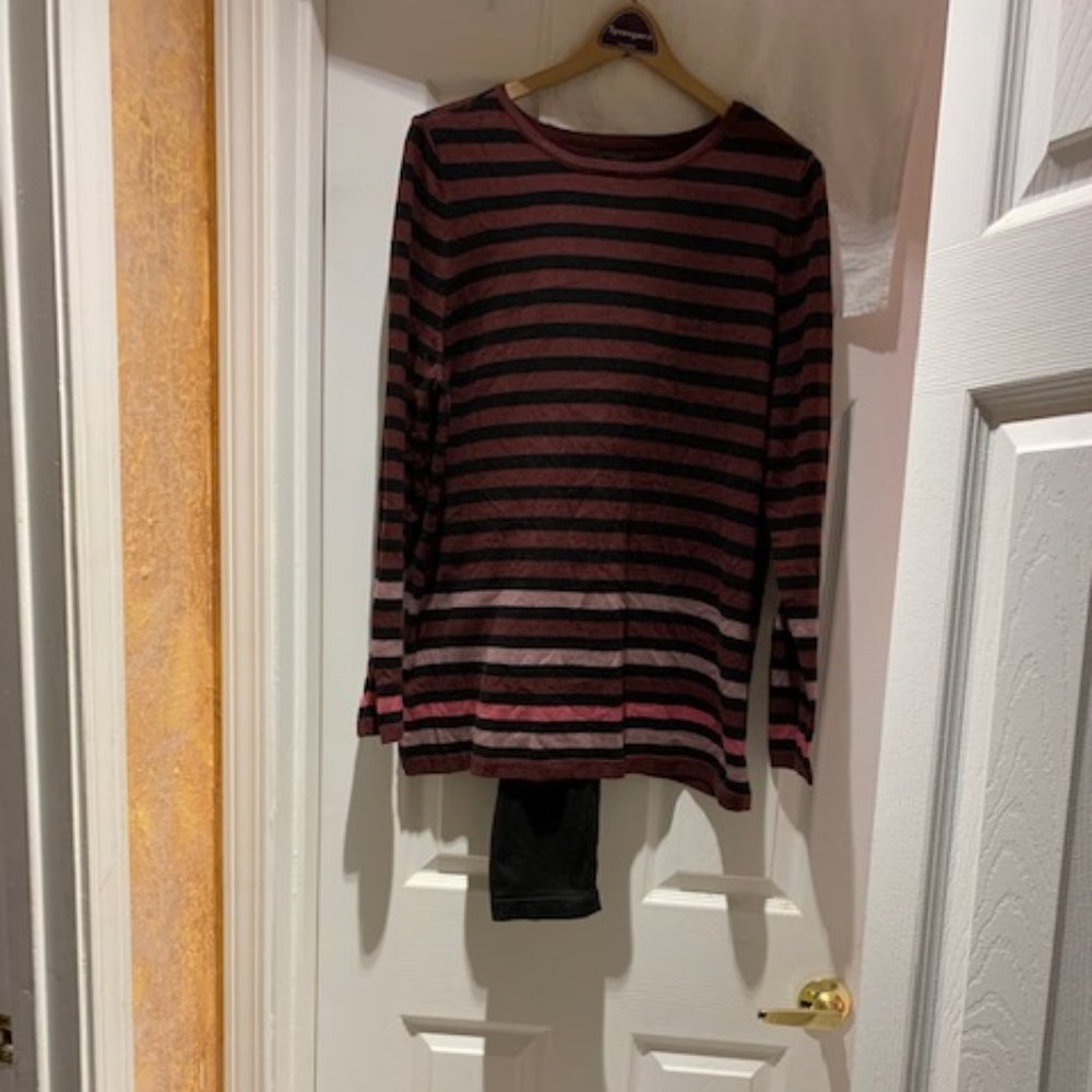 Maroon/Bl/pink striped sweater/leggings